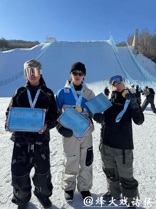 17岁小将李俊辛半月豪取4金:让冰雪离四川近一点 17岁小将李俊辛半月豪取4金:让冰雪离四川近一点