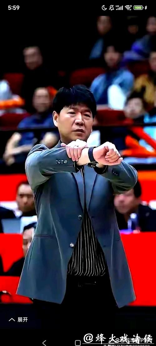 写在山东高速篮球和深圳篮球结束之后,从这场比赛可以看出,邱彪这个主教练真的没有什么战术思路,也不懂得针对球员特点制定有效策略 写在山东高速篮球和深圳篮球结束之后,从这场比赛可以看出,邱彪这个主教练真的没有什么战术思路,也不懂得针对球员特点制定有效策略